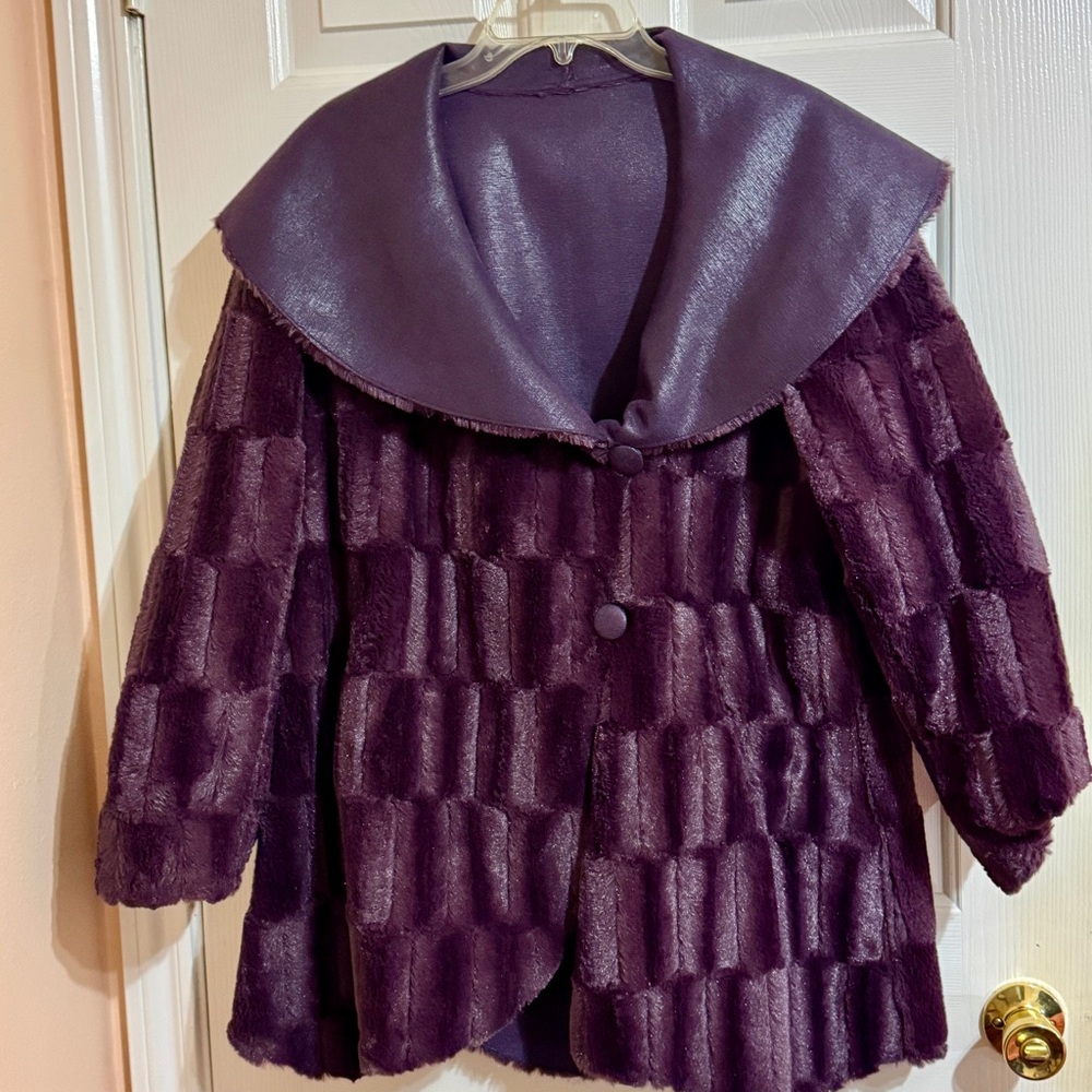 Chi by Falchi Reversible Plum Burgundy Faux Fur & Croco-Texture Coat Small Glam